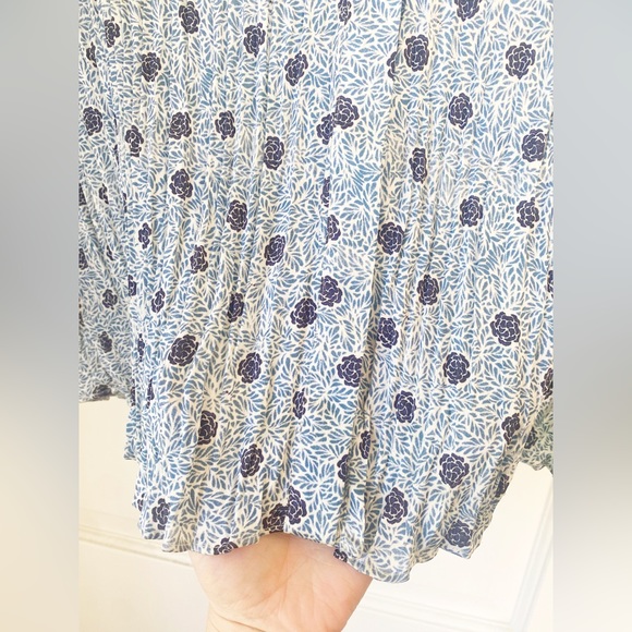 Vince Pullover Crinkle Floral Blouse - Picture 6 of 7